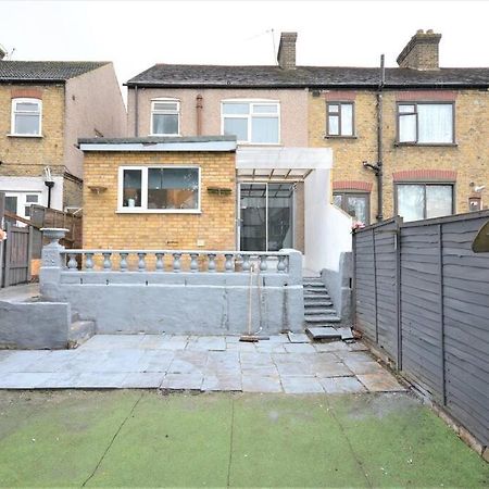 4 Bedroom House In East ロンドン エクステリア 写真