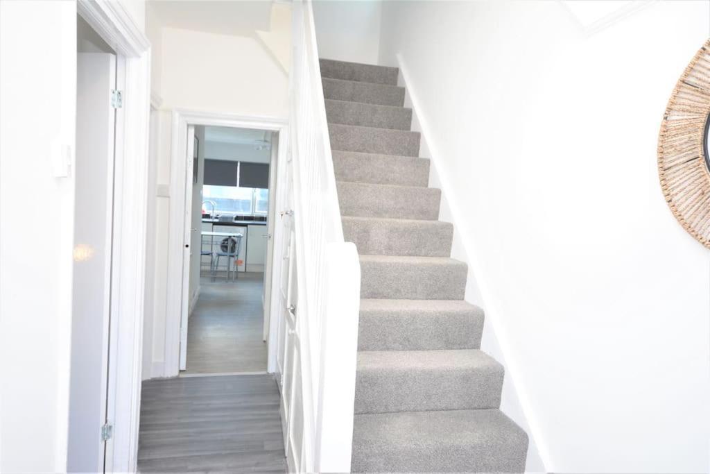4 Bedroom House In East ロンドン エクステリア 写真