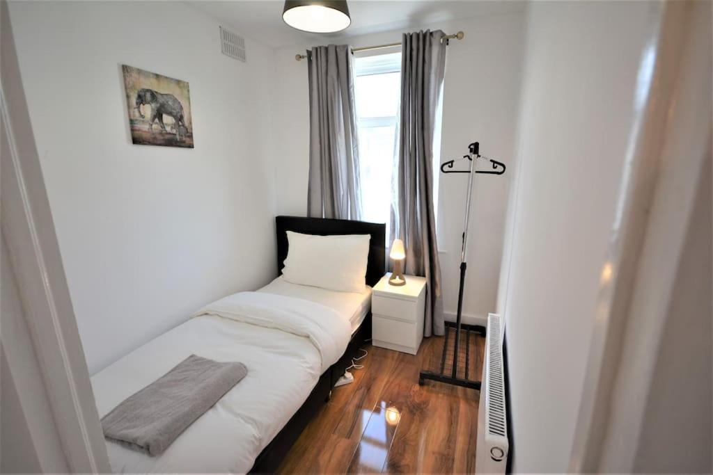 4 Bedroom House In East ロンドン エクステリア 写真